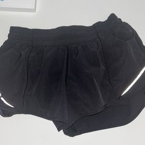 Lululemon Hotty Hot Shorts 2.5